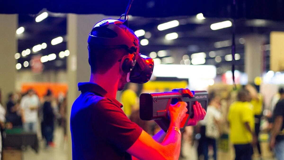 Dive into the World of Virtual Reality with PlayStation VR Dive into the World of Virtual Reality with PlayStation VR