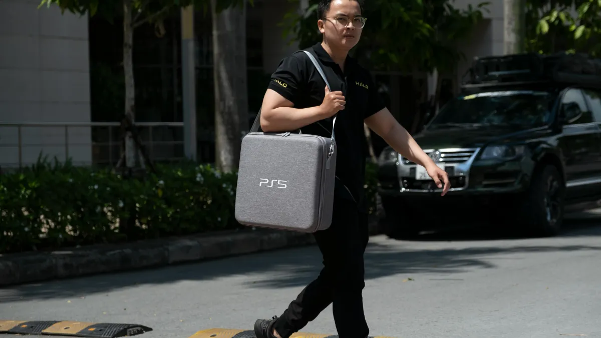 How to Choose Between PS5 and Xbox Series X Exclusives